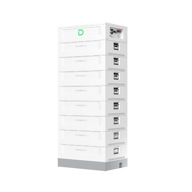 Stilren produktbild av Dyness Stack 100 batterilagring, ett högkapacitetssystem.