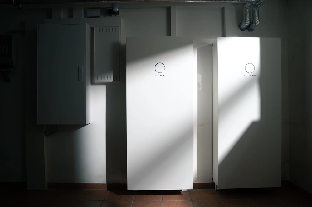 En Sonnen hembatteri installerad vid en villa för att maximera självförsörjningen av el.