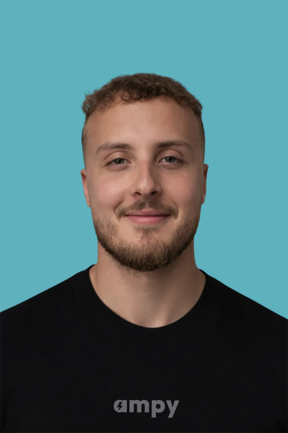 Yousef lundqvist är en av ampys seniora laddboxinstallatörer och elektriker